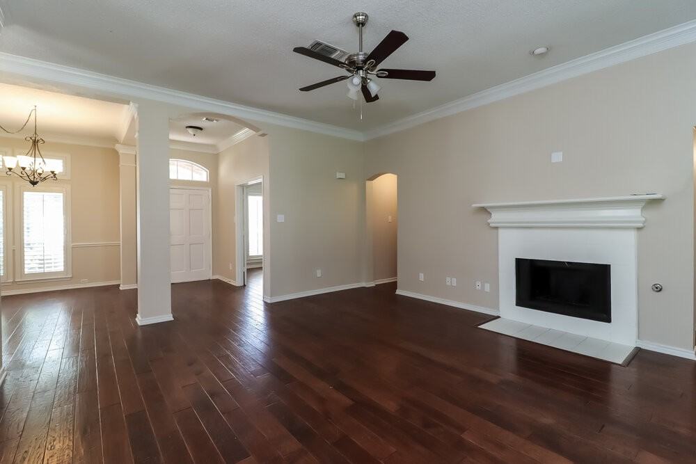1933 Perry Dr - Photo 3 of 16