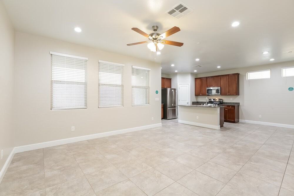 10115 Mayflower Bay Ave - Photo 4 of 17