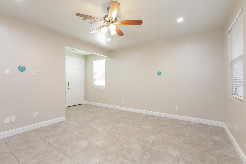 10115 Mayflower Bay Ave - Photo 5 of 17