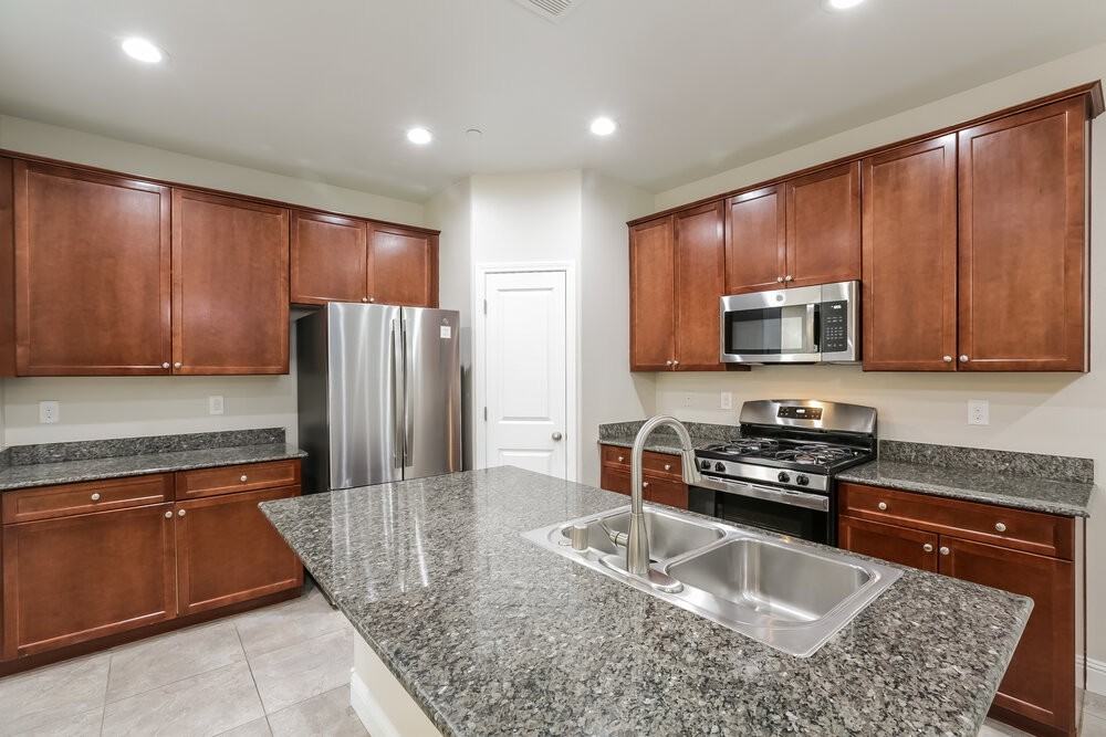 10115 Mayflower Bay Ave - Photo 7 of 17
