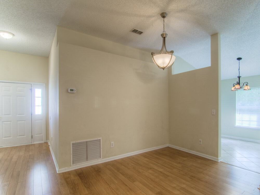 1588 Glen View St - Photo 2 of 16