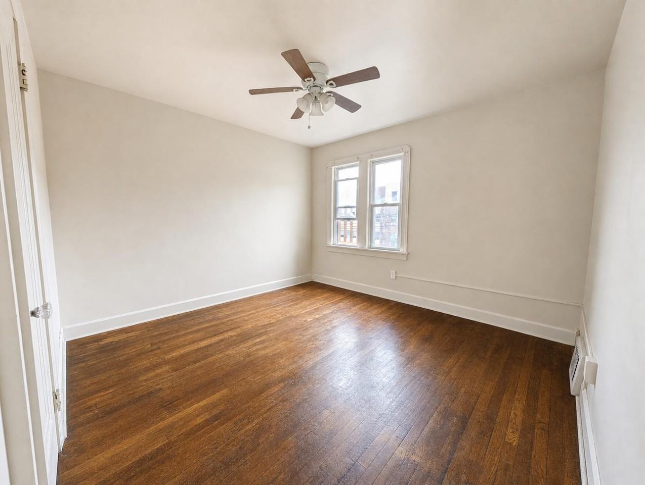22400 Tracy Ave - Photo 3 of 11