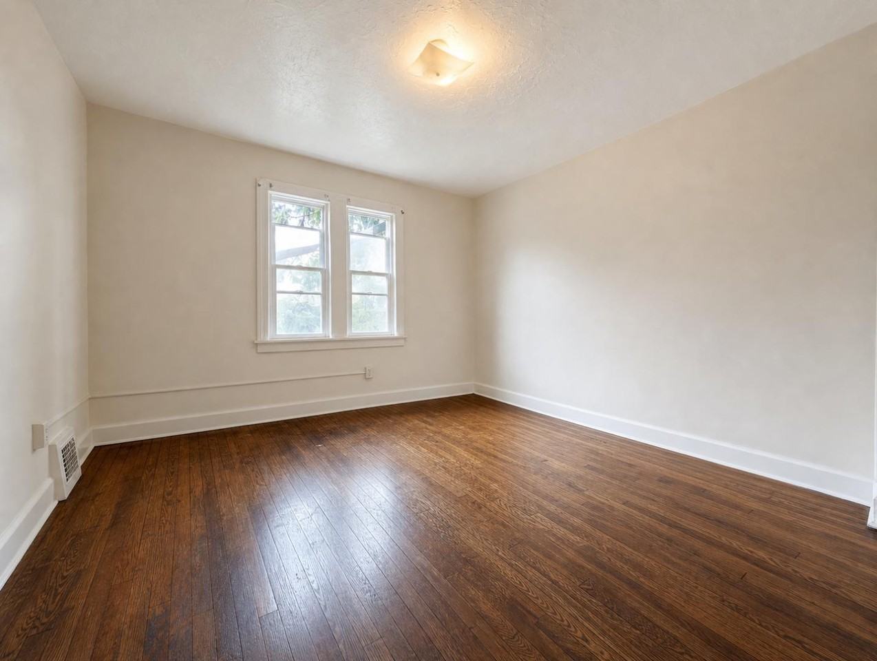 22400 Tracy Ave - Photo 6 of 11
