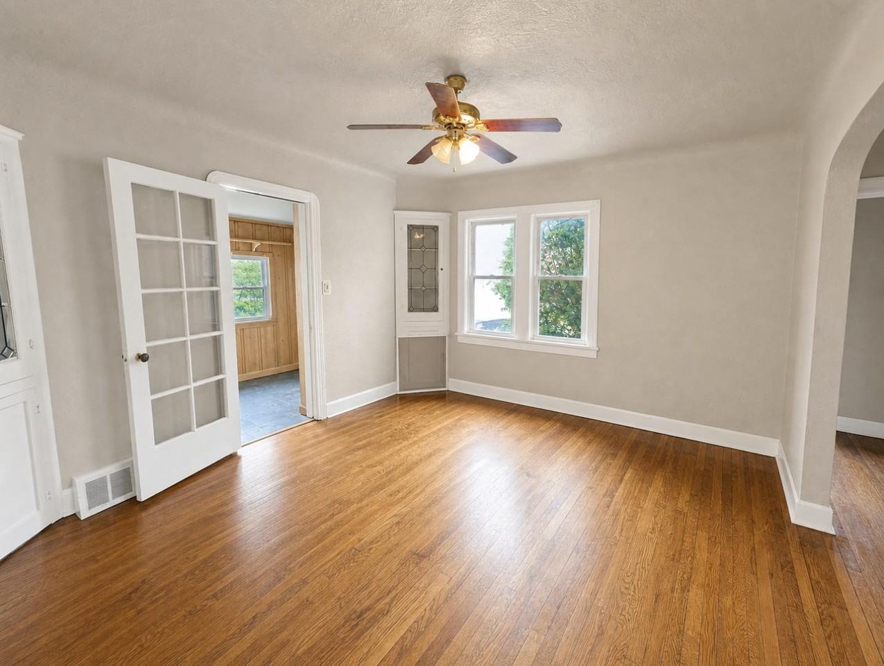 22400 Tracy Ave - Photo 7 of 11