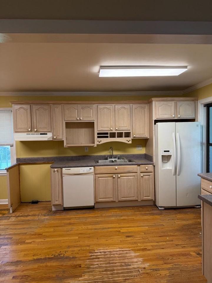 217 Virginia Dr - Photo 2 of 14
