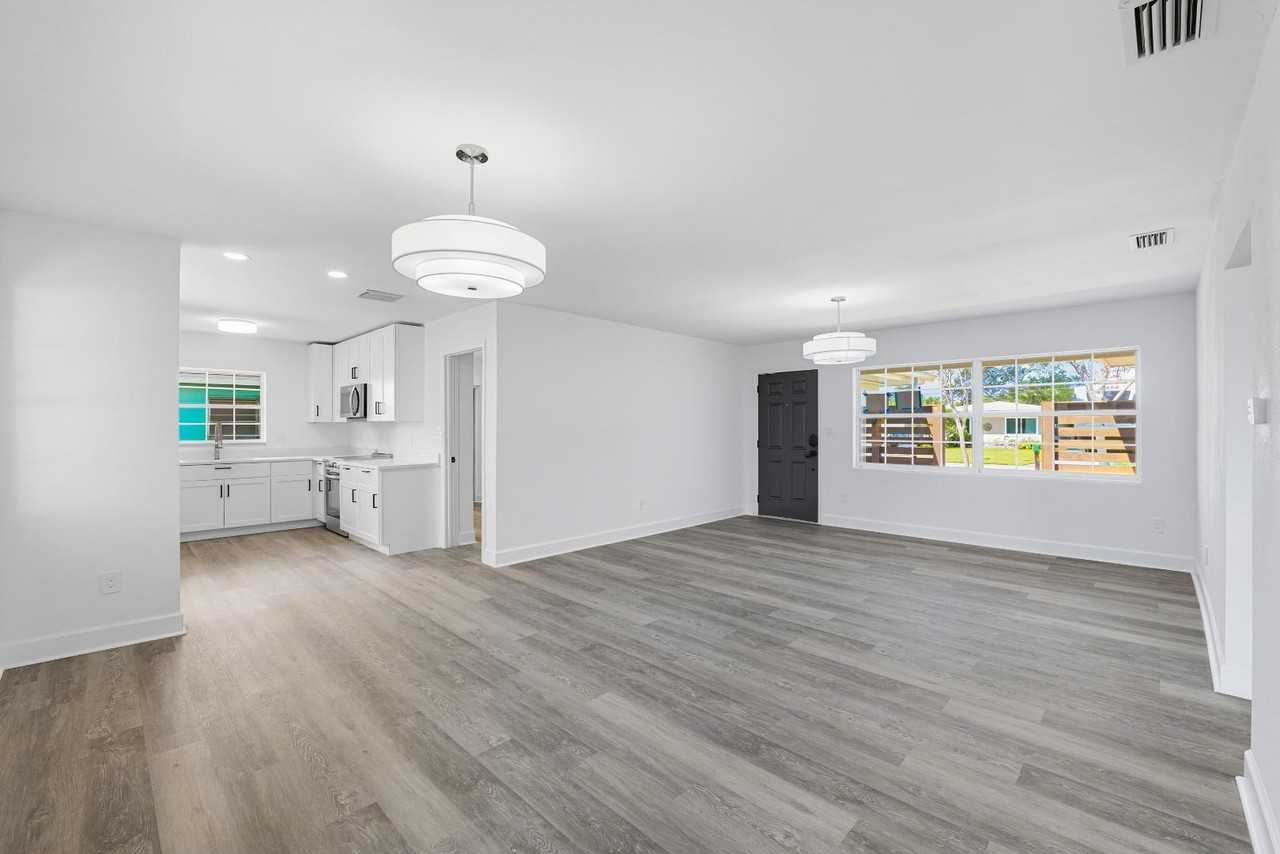 2491 Coronado Way - Photo 7 of 11