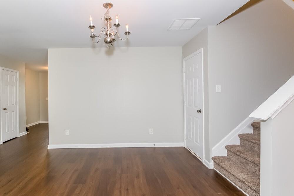 2720 Mayfair Dr - Photo 7 of 18