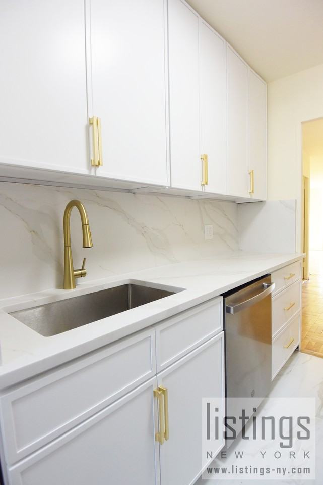 79 West 12th Street #7A - Photo 4 of 32
