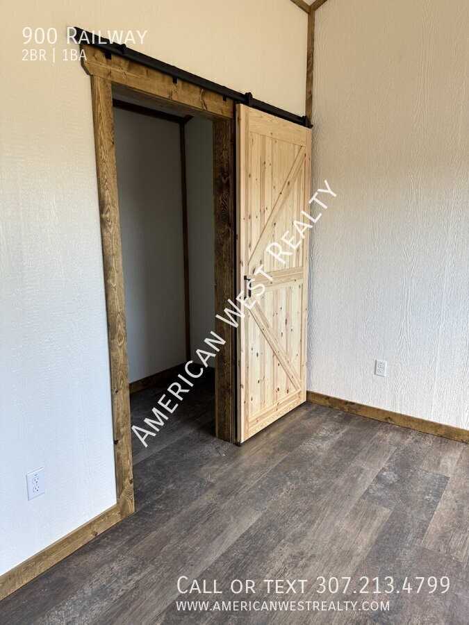 900 Railway - Photo 2 of 8