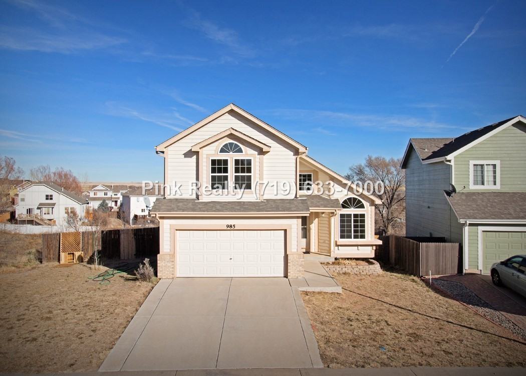 985 Ridgebury Pl - Photo 2 of 35