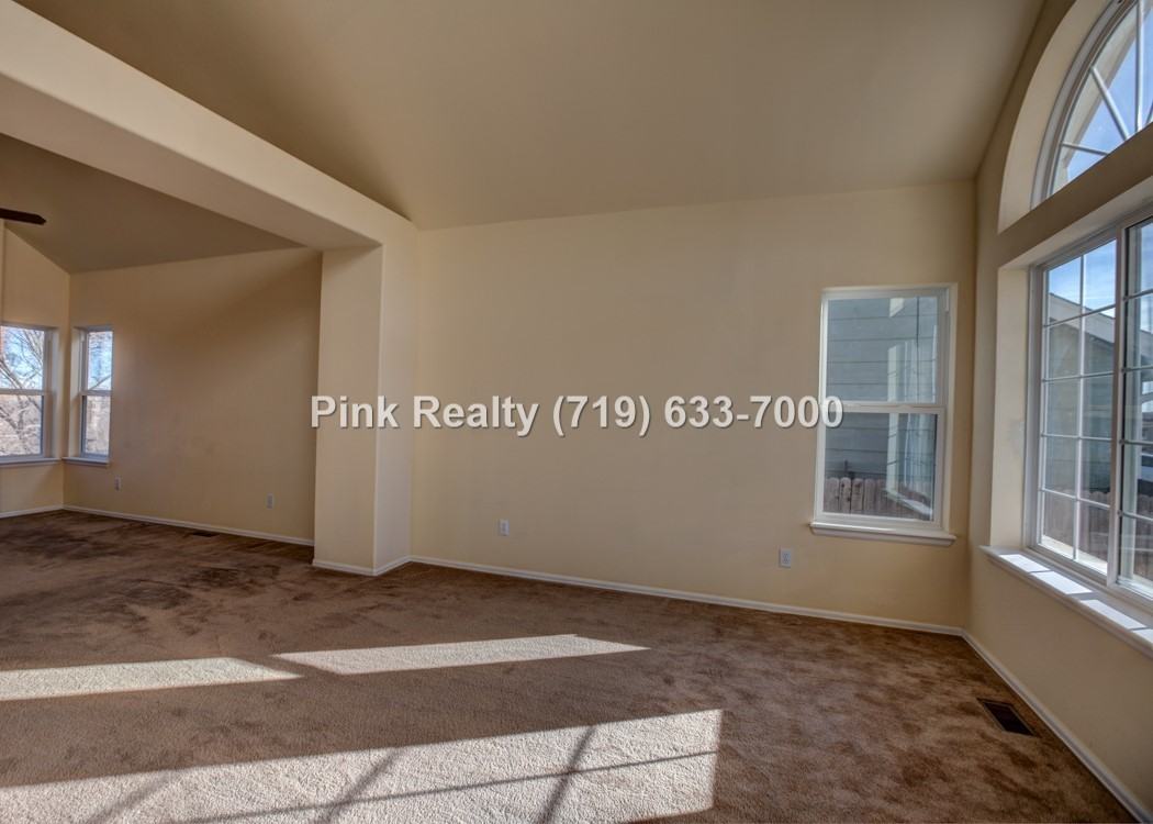 985 Ridgebury Pl - Photo 3 of 35