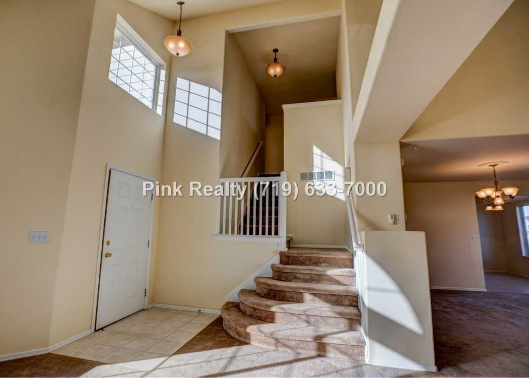 985 Ridgebury Pl - Photo 4 of 35