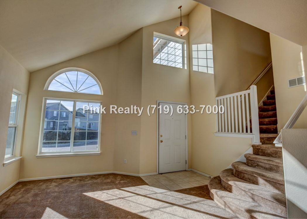 985 Ridgebury Pl - Photo 5 of 35