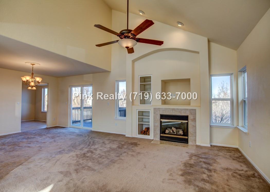 985 Ridgebury Pl - Photo 7 of 35