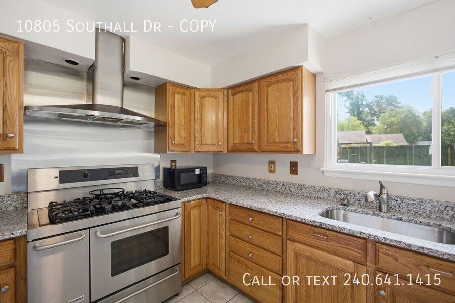 10805 Southall Dr #COPY - Photo 6 of 28