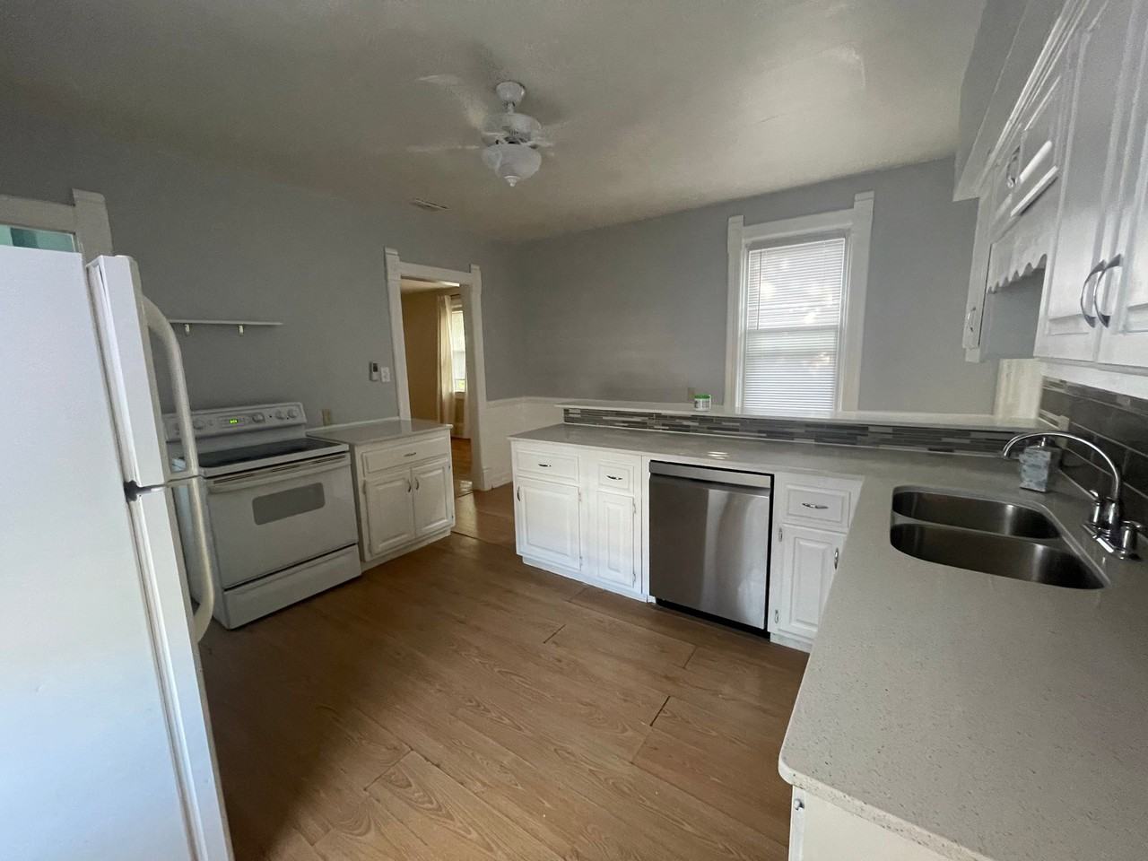 18740 Hoffman Ave - Photo 5 of 20
