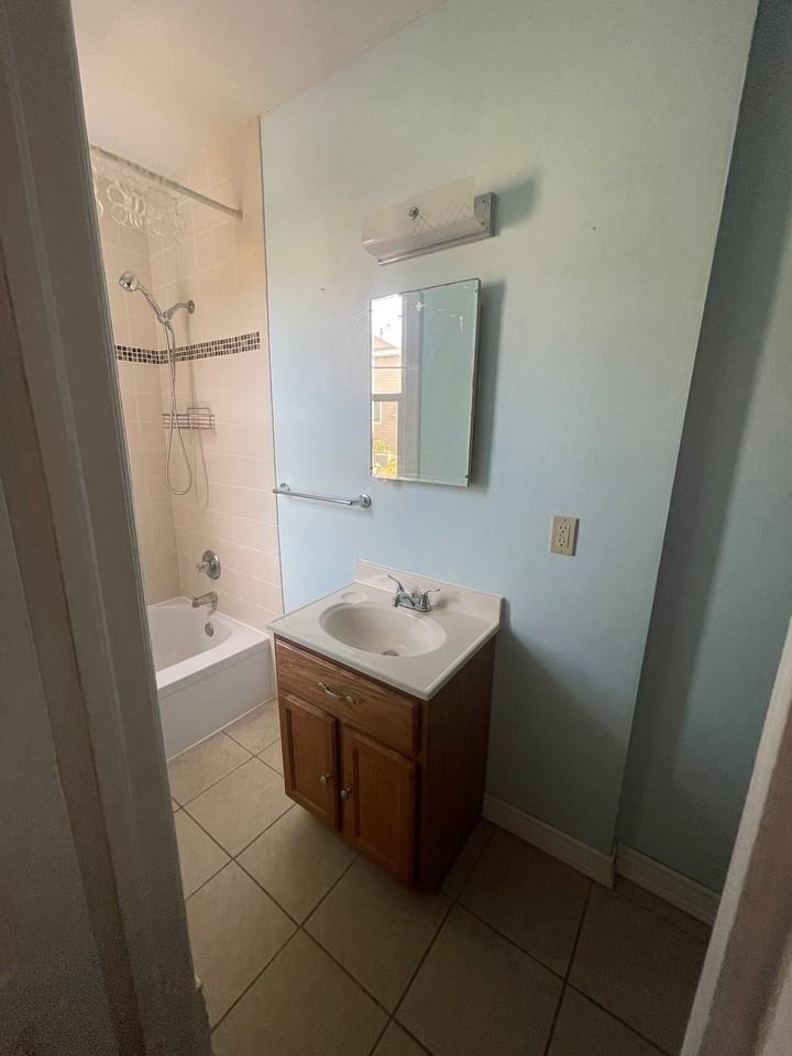 18740 Hoffman Ave - Photo 6 of 20