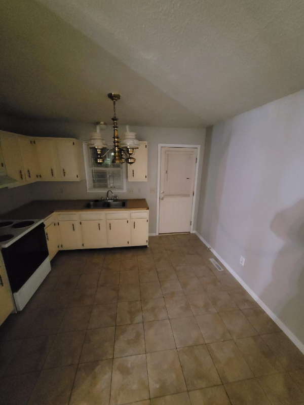 123 Ferndale Dr #1 - Photo 2 of 5