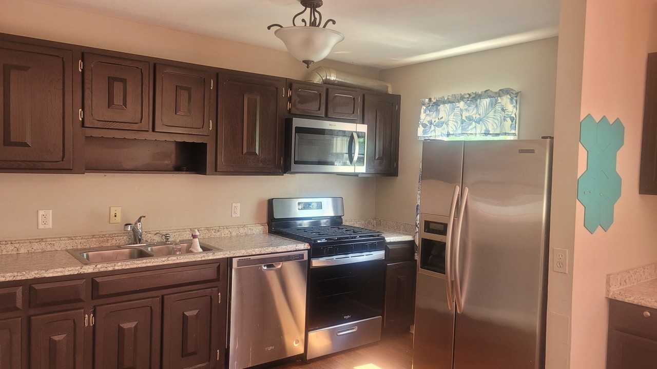 3807 Danbury Ct - Photo 3 of 13
