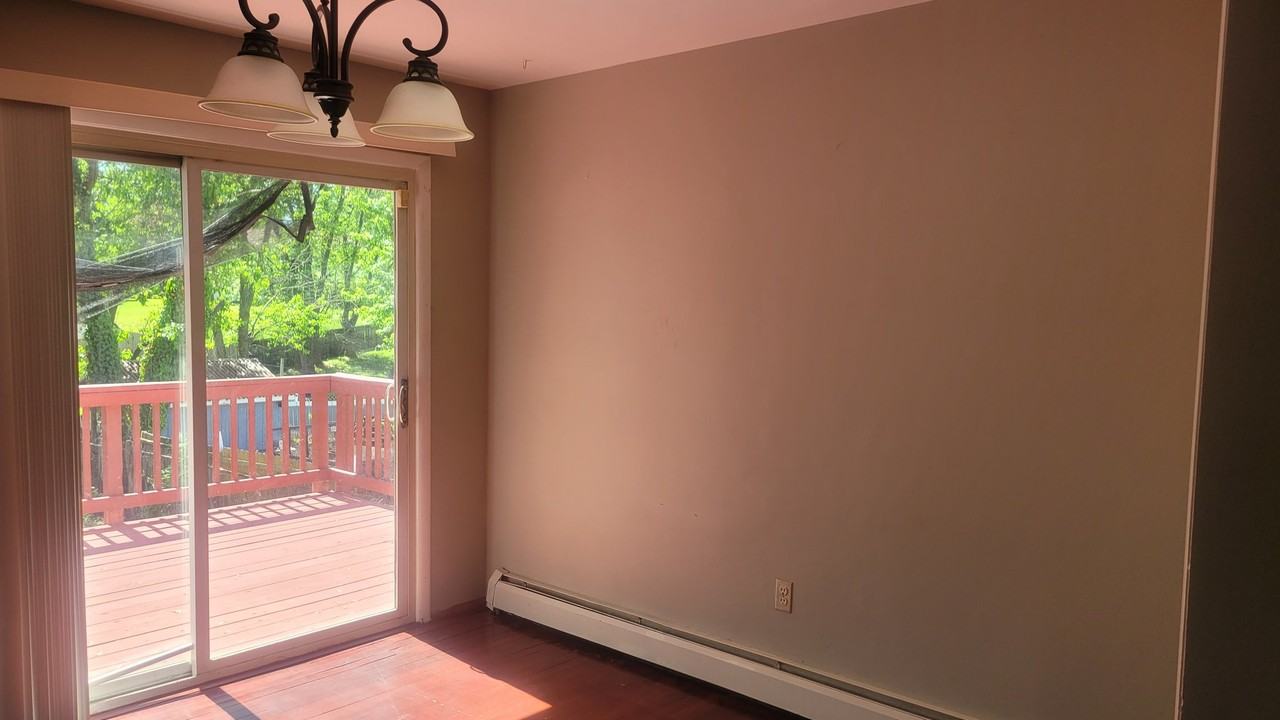 3807 Danbury Ct - Photo 4 of 13