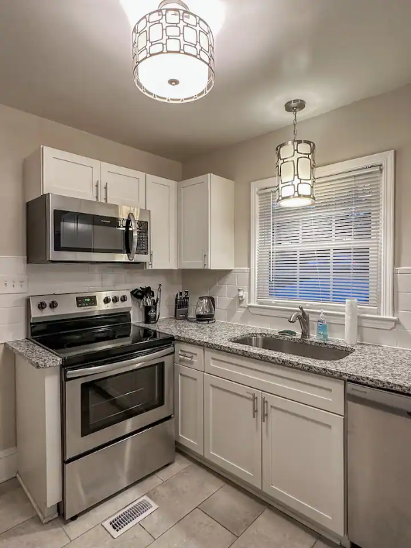 612 E Woodlawn Rd - Photo 2 of 19