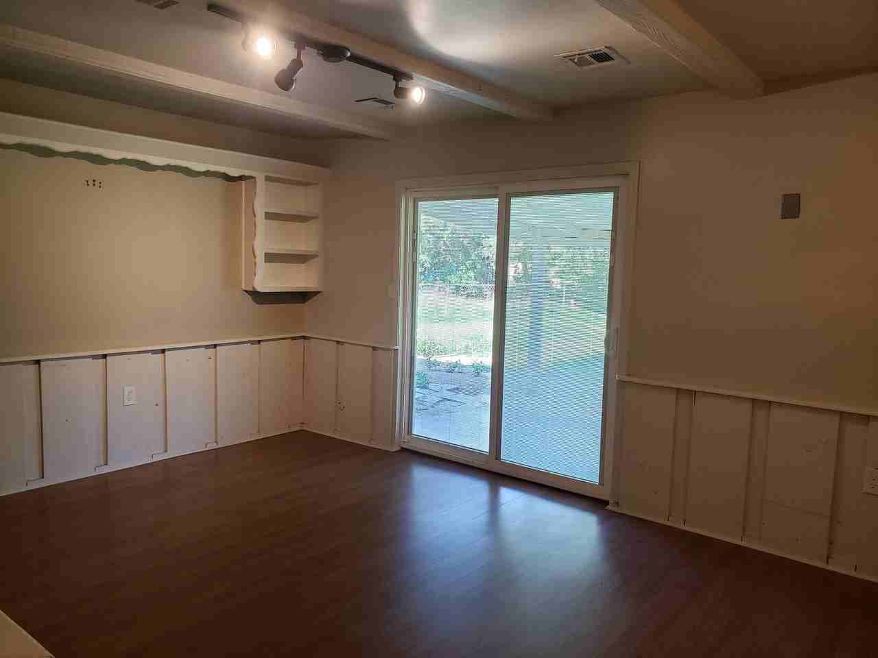 652 Lotus Ave - Photo 5 of 12