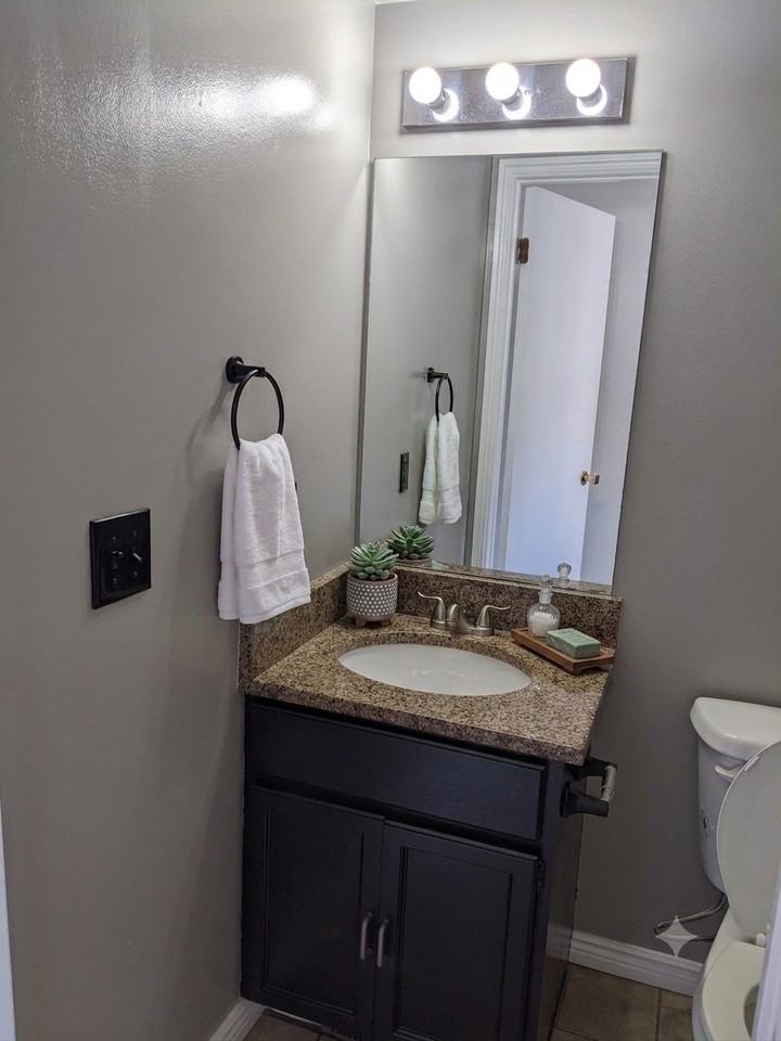 862 Eastnorth - Photo 4 of 13
