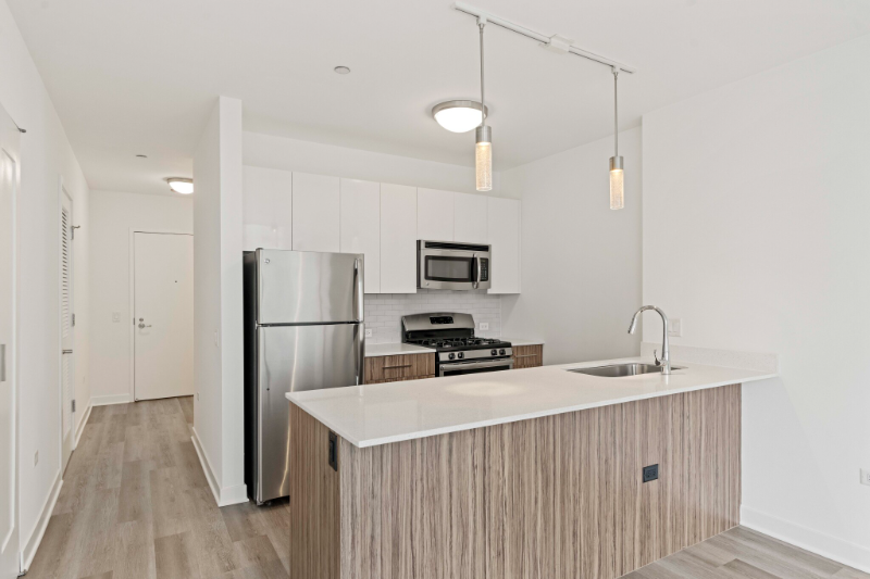 325 W Wolf Point Plz - Photo 4 of 17