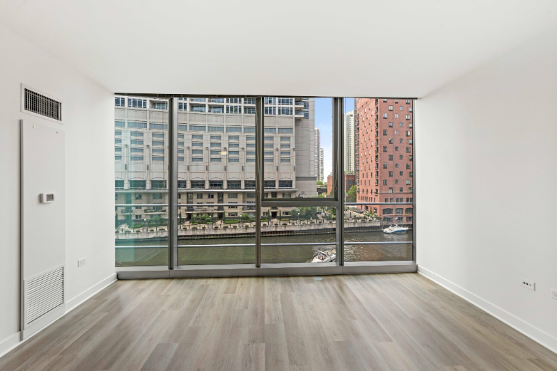 325 W Wolf Point Plz - Photo 5 of 17