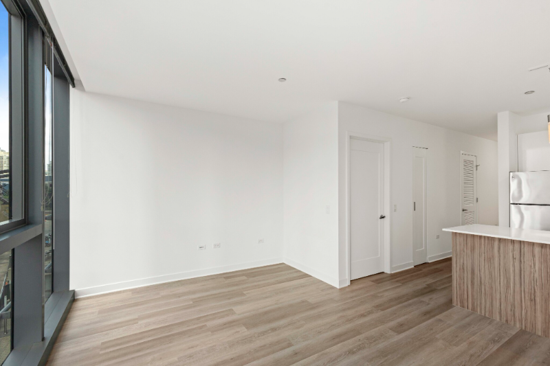325 W Wolf Point Plz - Photo 6 of 17
