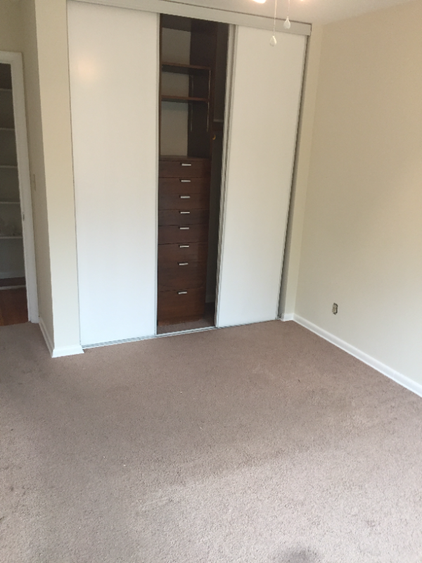 1585 Highland Pkwy #203 - Photo 5 of 8