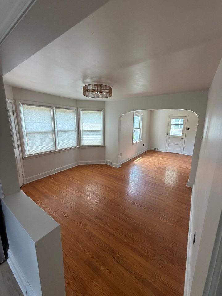 17525 Gay St - Photo 6 of 9