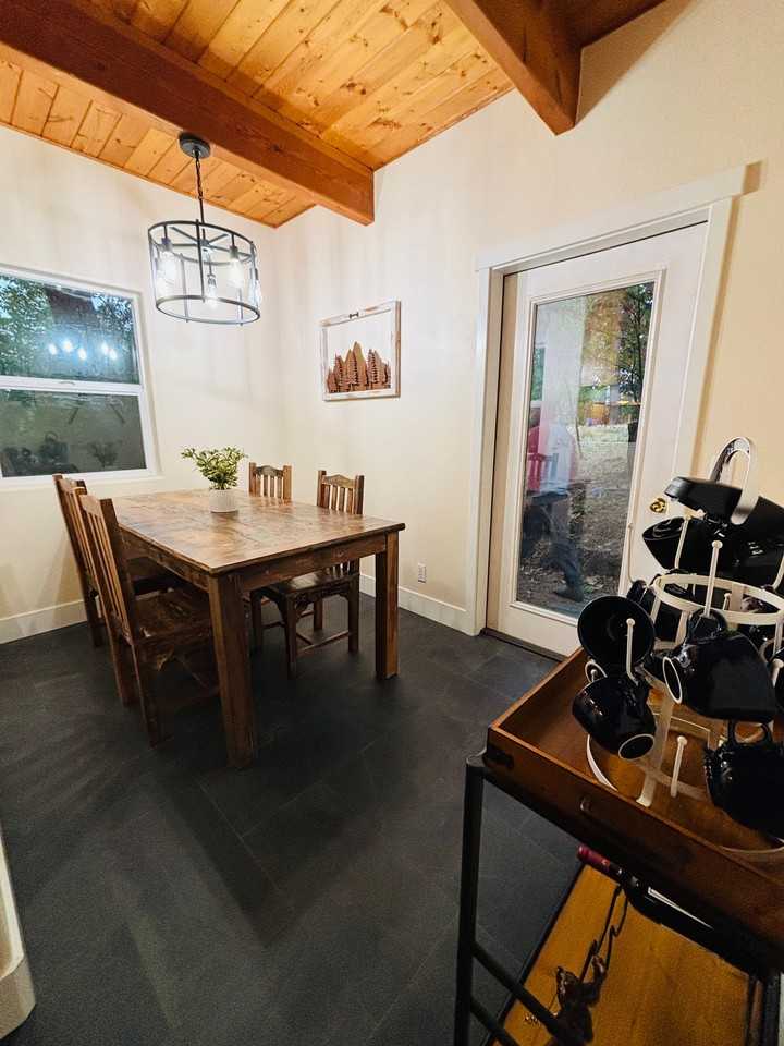 210 Orem St - Photo 4 of 20