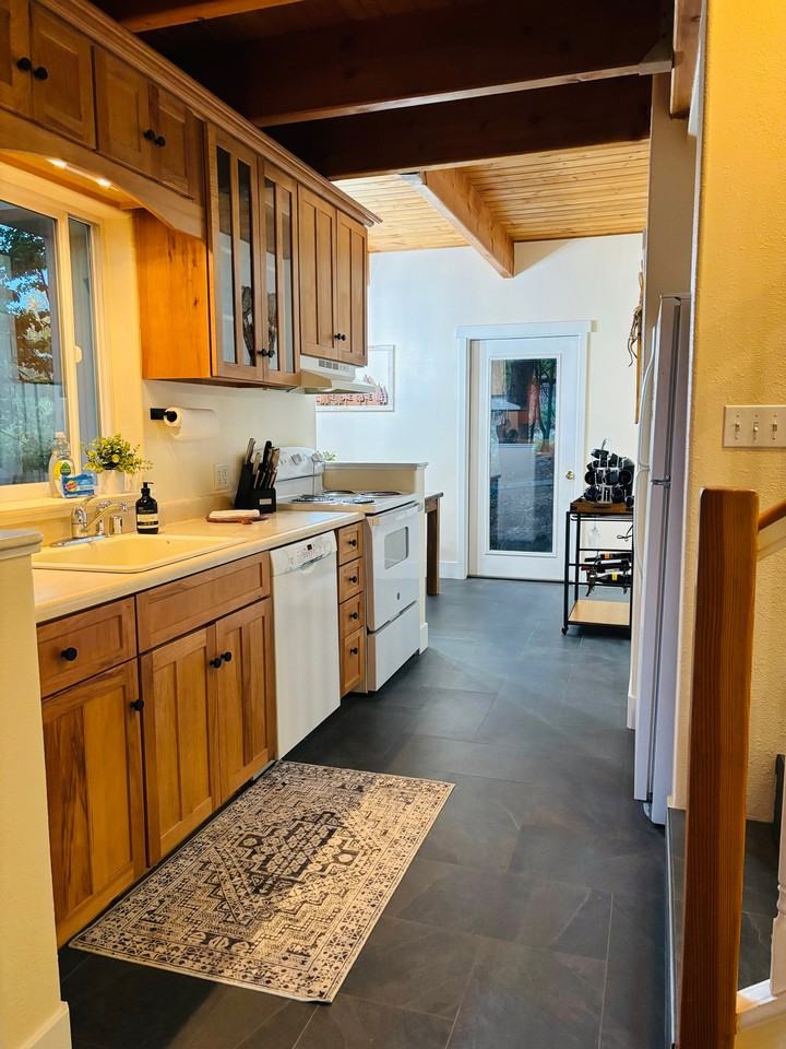 210 Orem St - Photo 7 of 20