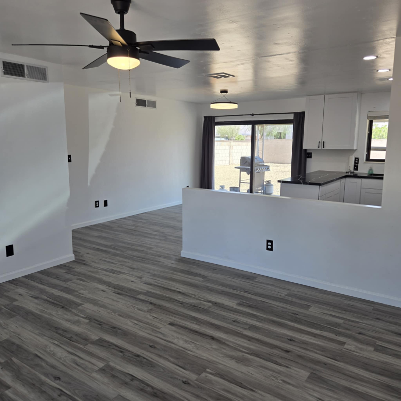 10521 W Loma Ln - Photo 2 of 28