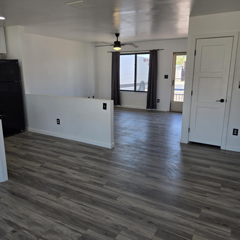 10521 W Loma Ln - Photo 3 of 28