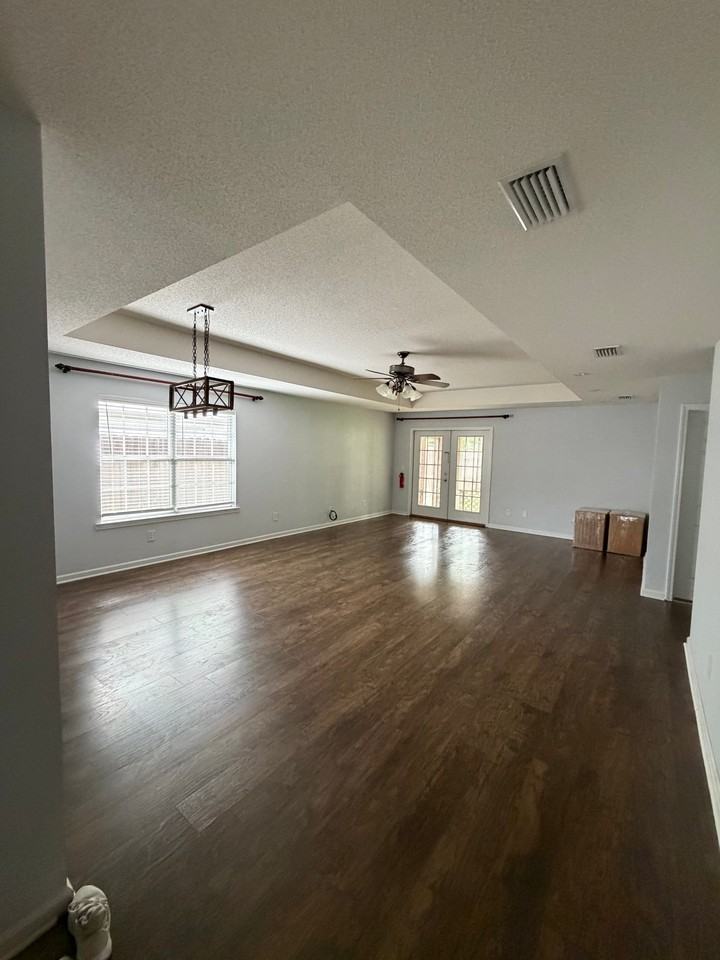 109 Yuri Dr - Photo 7 of 19