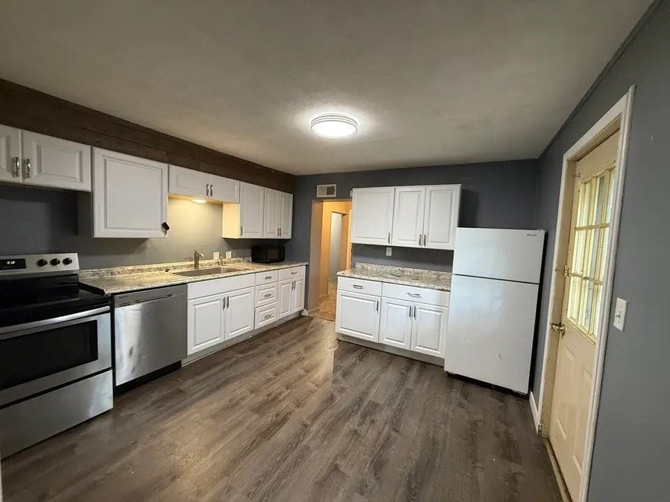 1414 Beltrami Ave Nw #A - Photo 3 of 9