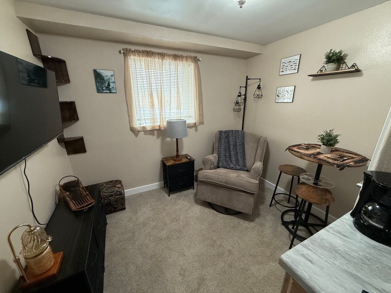 1830 Circlewood Dr - Photo 3 of 11