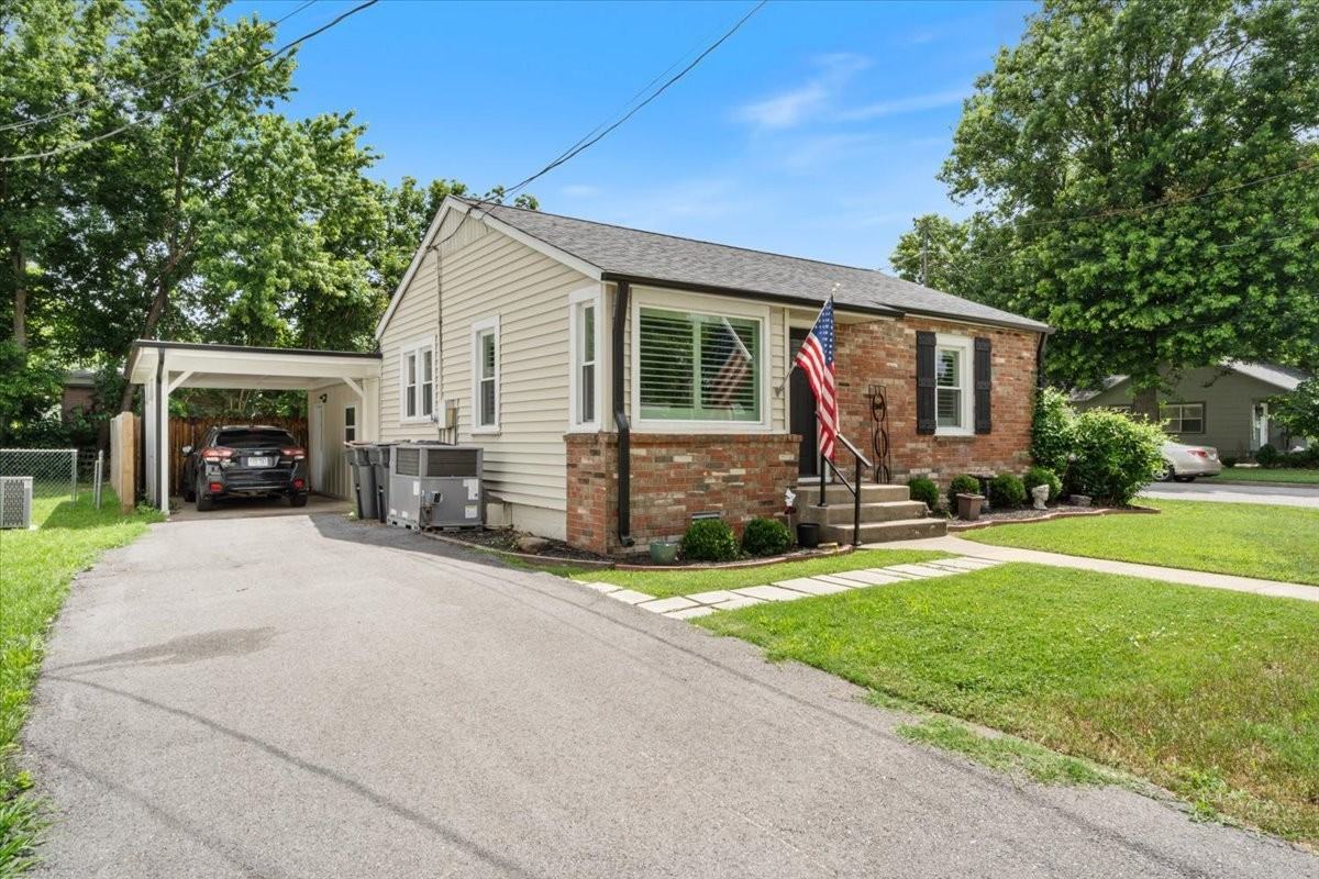 313 Quandt Ave - Photo 3 of 20