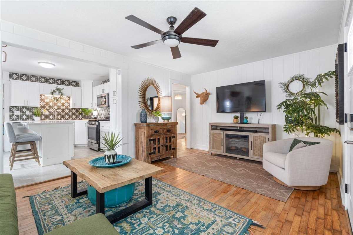 313 Quandt Ave - Photo 4 of 20