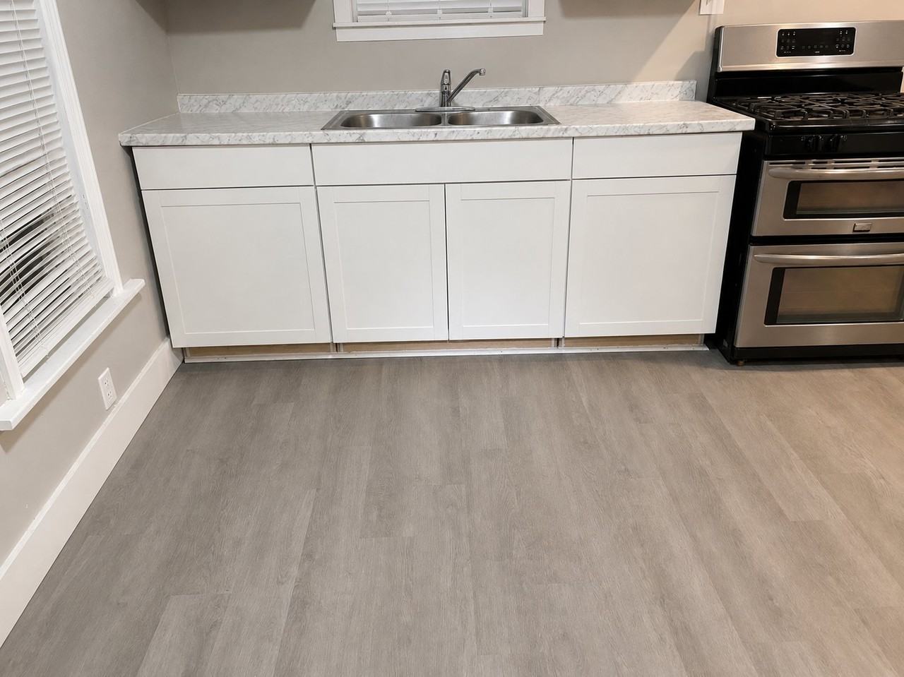 1605 W 15th St - Photo 2 of 3