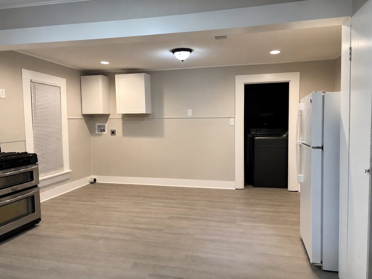1605 W 15th St - Photo 3 of 3