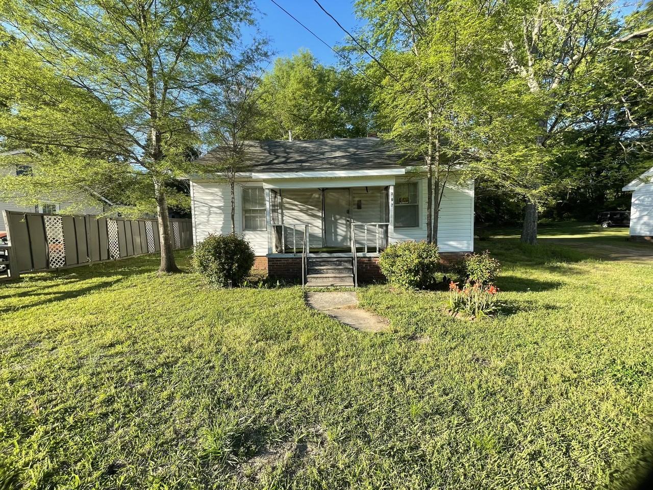 707 E Florida St - Photo 5 of 10
