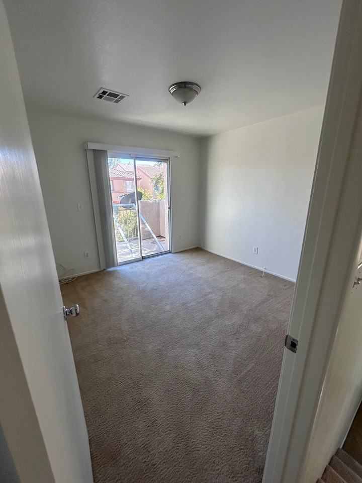 544 Mayfair Pl - Photo 7 of 8