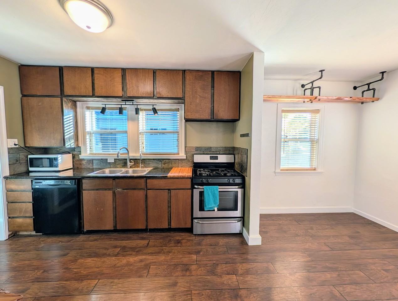 934 Bush St - Photo 4 of 12