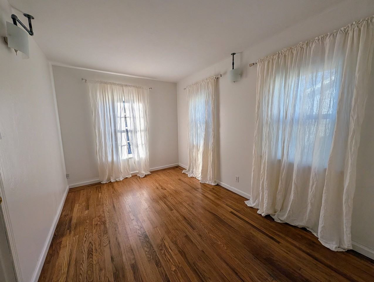 934 Bush St - Photo 6 of 12