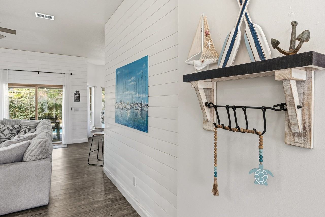 329 Sailfish Cir - Photo 2 of 20