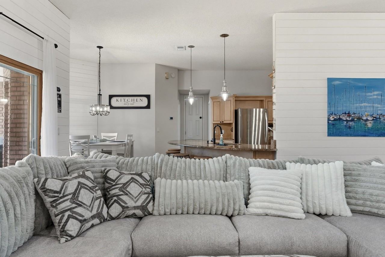 329 Sailfish Cir - Photo 5 of 20