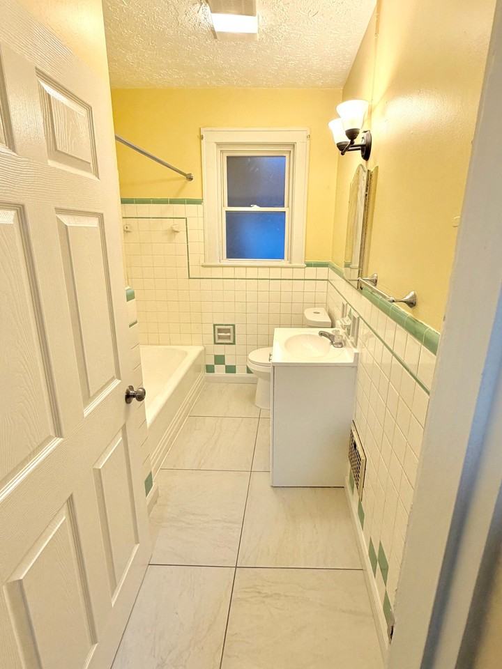 221 N Miami Ave #2 - Photo 5 of 14